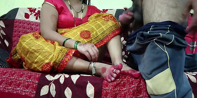 Watch पीला साड़ी पहनकर भाभी ने अपने देवर को खूब मजा दिया 9:02 Indian Porno Movies Movie