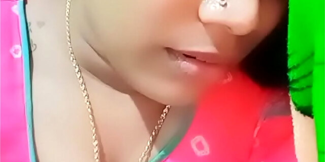 cleavage,exotic,hot,indian,saree