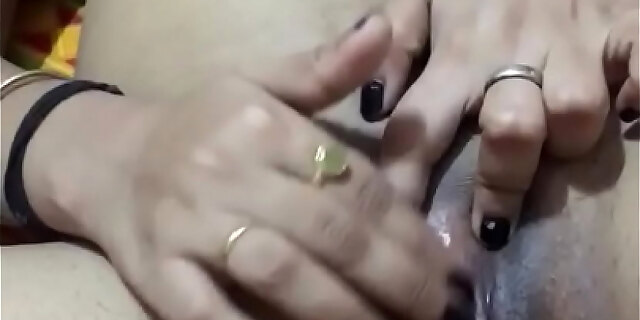 desi,fingering,indian,masturbating,pussy