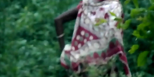 desi,lady,pissing