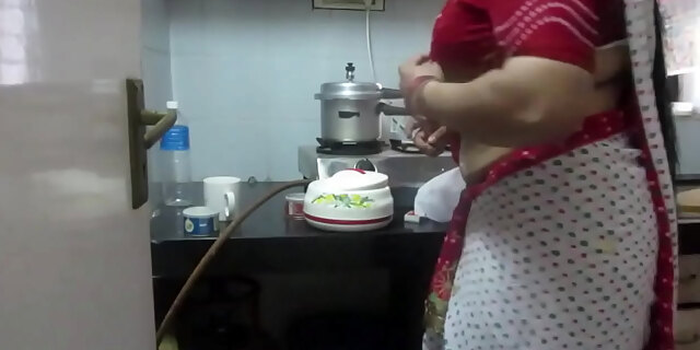 aunty,bbw,bhabhi,big tits,busty,chubby,fat,hot,housewife,indian